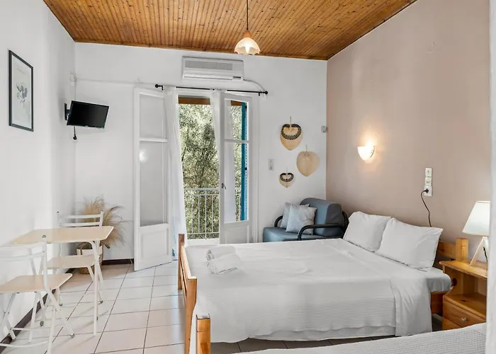 Oceanis Mikros Gialos