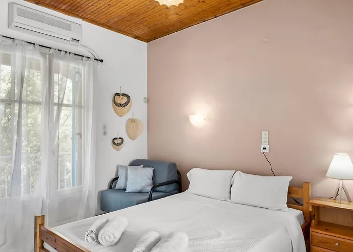 Oceanis Guest house Mikros Gialos